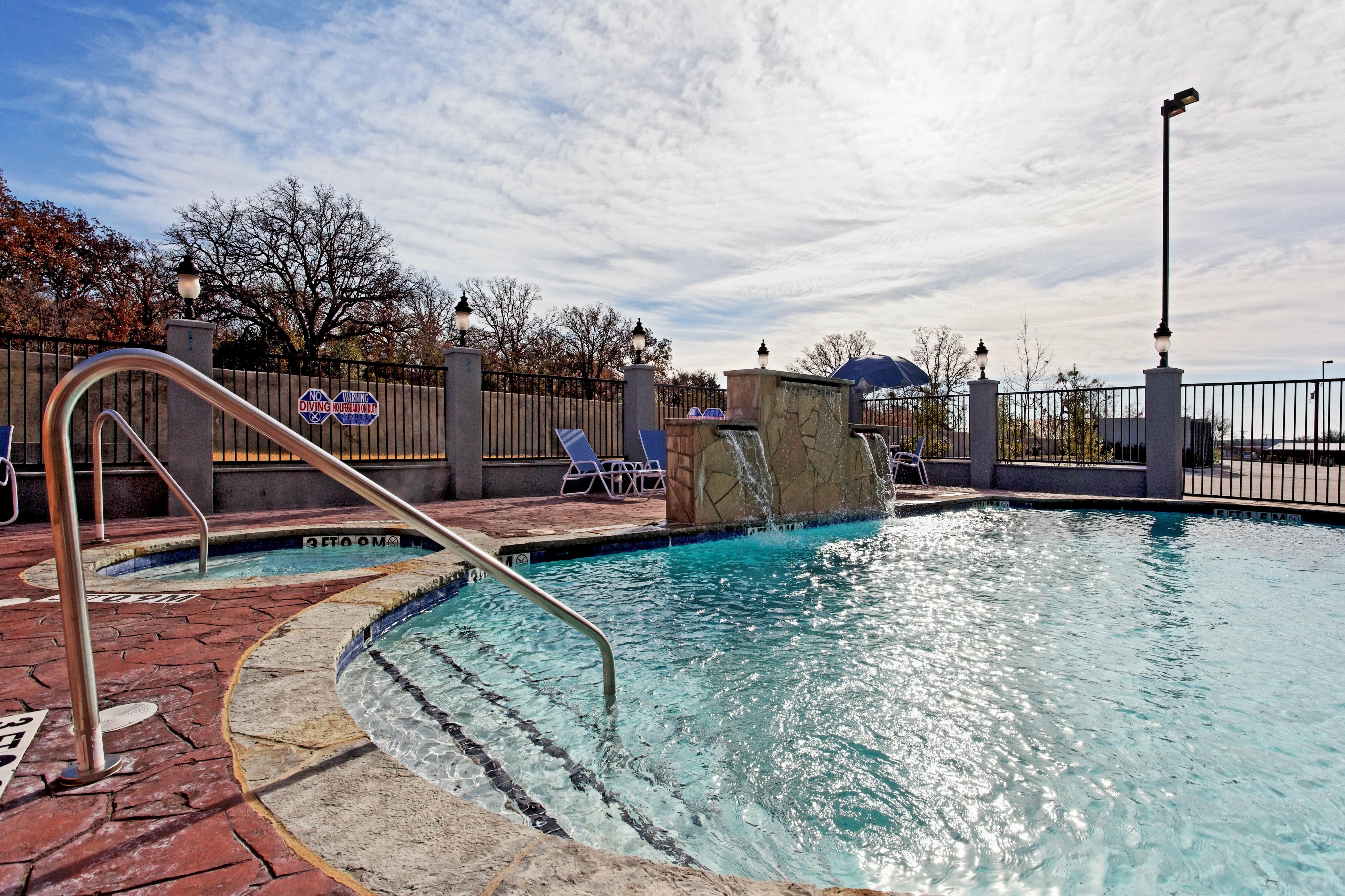 Holiday Inn Express & Suites Graham By Ihg Exterior photo